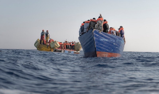 La Ocean Viking salva 196 migranti: assegnato il porto di Ancona